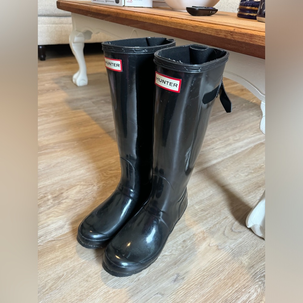 Black Women’s Size 7 Gloss Hunter Boots🖤